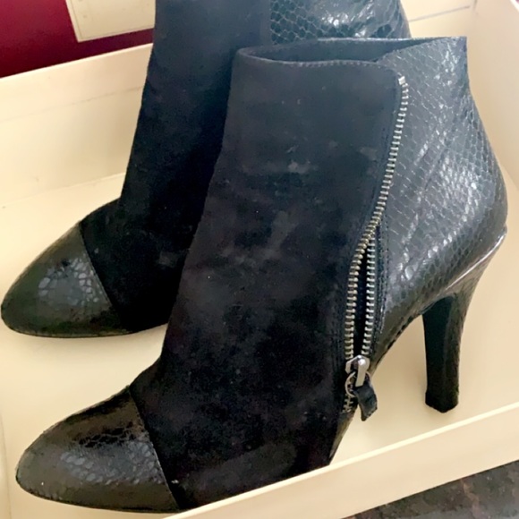 Söfft MAKAYLA black suede booties EUC - Picture 3 of 6